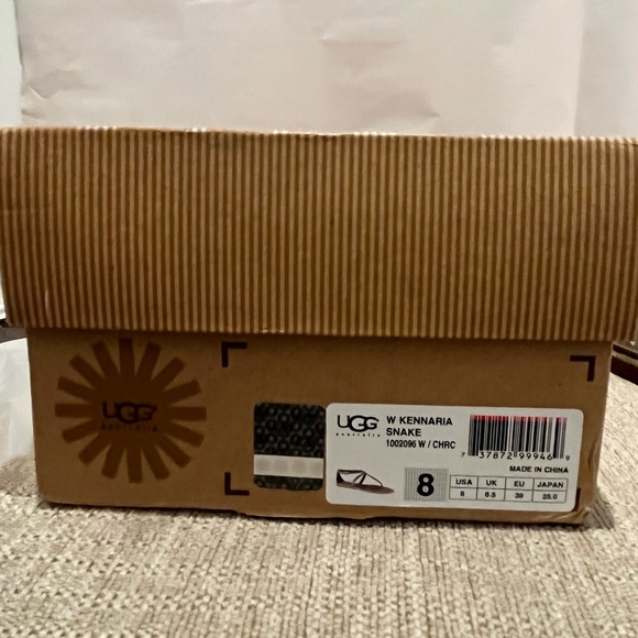 UGG AUSTRALIA - Picture 6 of 7